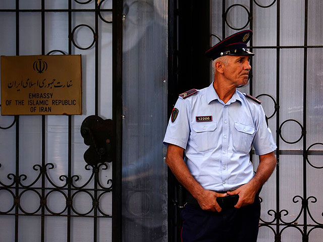 В посольстве Ирана в Албании жгут документы перед высылкой
