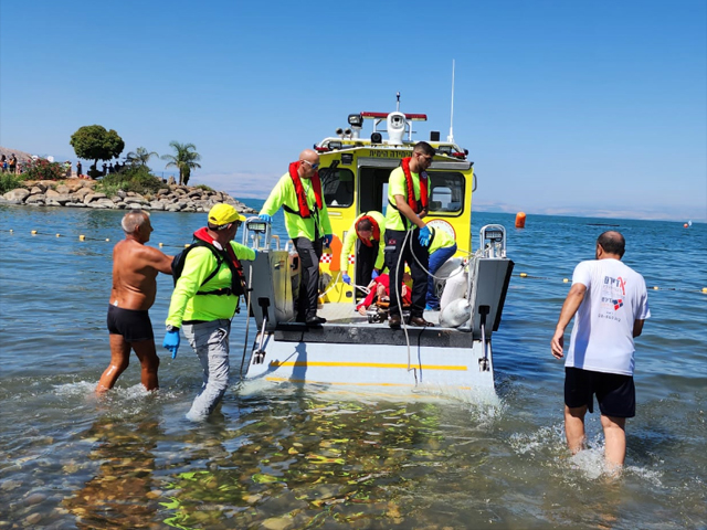 Пожилой мужчина перенес инсульт во время купания в Кинерете, он доставлен на вертолете в больницу
