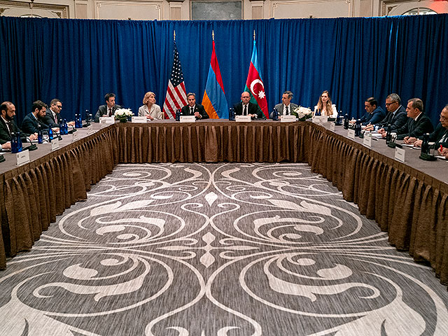 Блинкен встретился с министрами иностранных дел Армении и Азербайджана