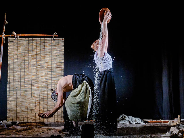 "Женщина в песках" театра Zero. Фоторепортаж - NEWSru.co.il