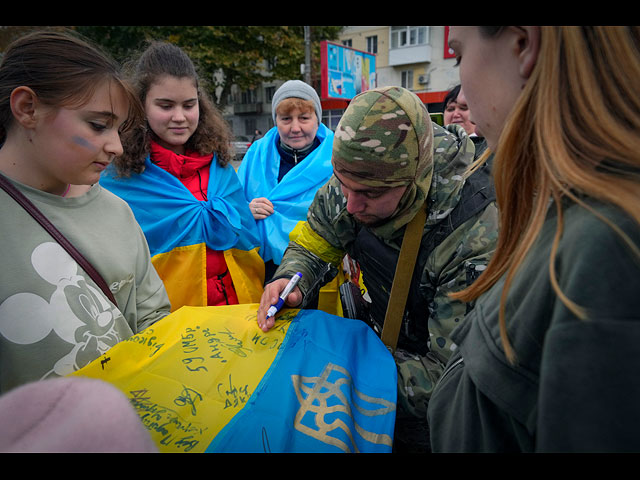 Освобожденный Херсон: коллаборационисты у "столбов позора". Фоторепортаж