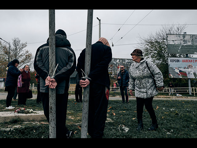 Освобожденный Херсон: коллаборационисты у "столбов позора". Фоторепортаж