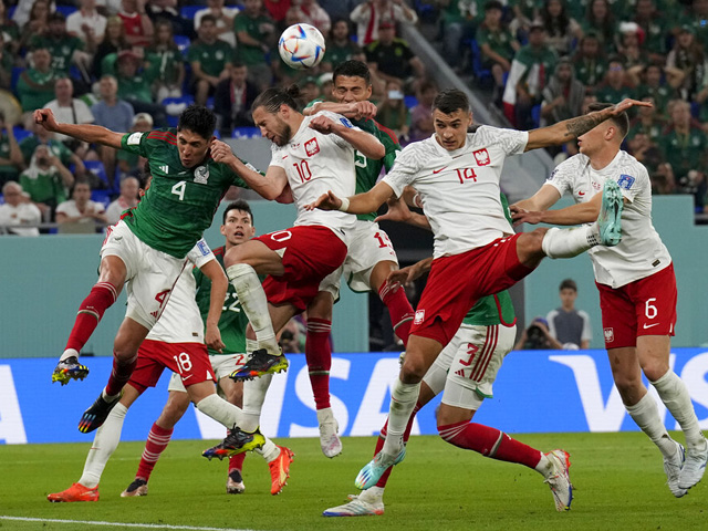 В Дохе в матче первого тура группового этапа чемпионата мира сборные Мексики и Польши сыграли вничью 0:0