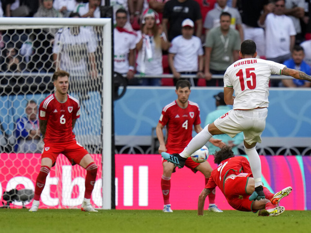 Рузбех Чешми, забивший на восьмой минуте компенсированного времени (97 минут 56 секунд) стал автором самого позднего победного гола в истории чемпионатов мира