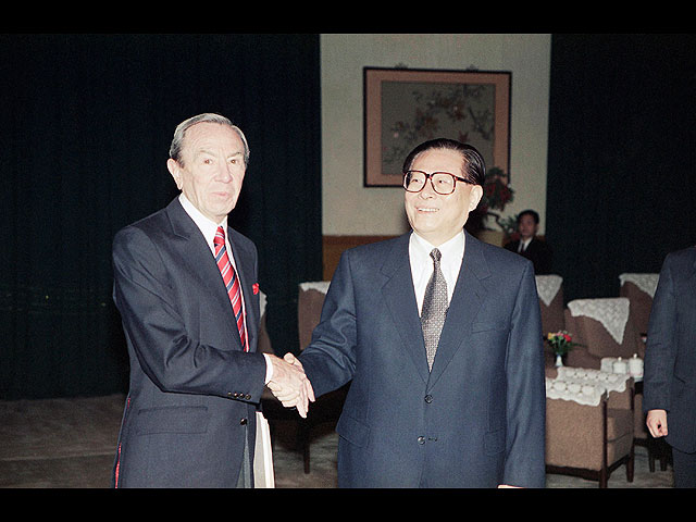 С госсекретарем США Уоренном Кристофером, 1994 год