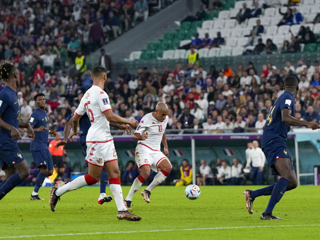 The Tunisian national team defeated the reigning world champions, but flew away.  Mandanda set a record