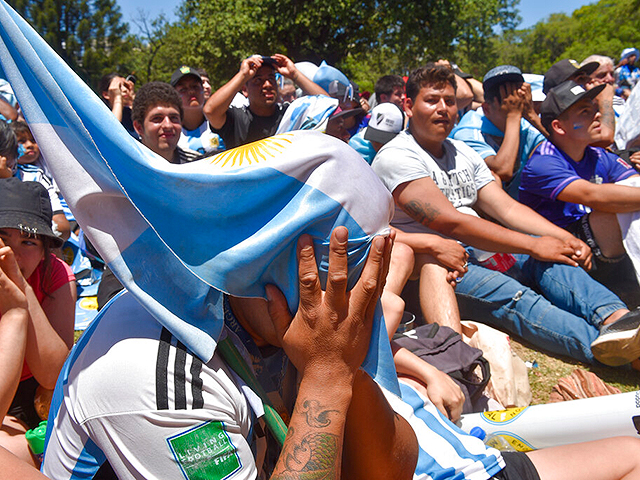 Фанат сборной Аргентины погиб от удушения государственным флагом