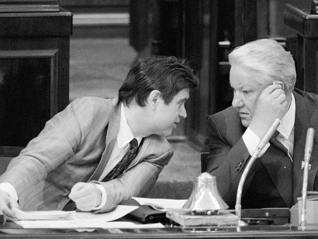 Руслан Хасбулатов и Борис Ельцин в 1991 году