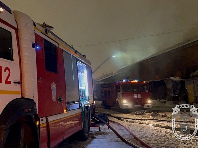 Жертвами пожара на складе в центре Москвы стали не менее семи человек