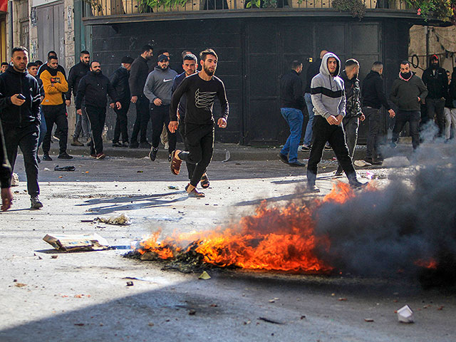 В Шхеме происходят столкновения между палестинскими службами безопасности и демонстрантами