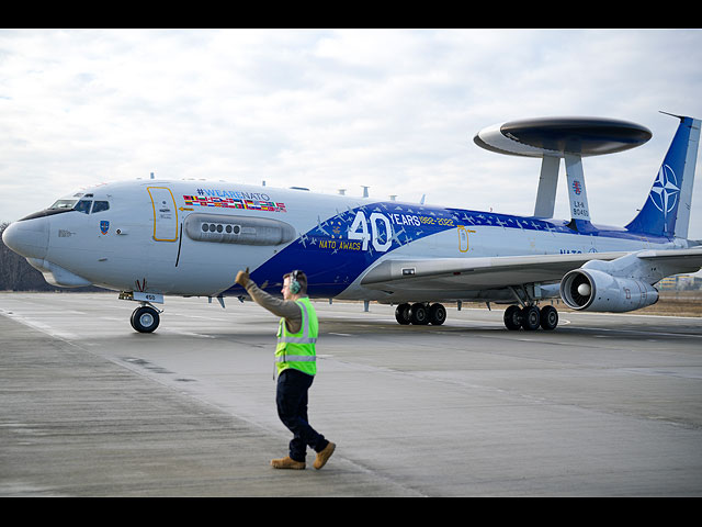 Самолеты NATO AWACS размещены в 200 км от границы Украины. Фоторепортаж