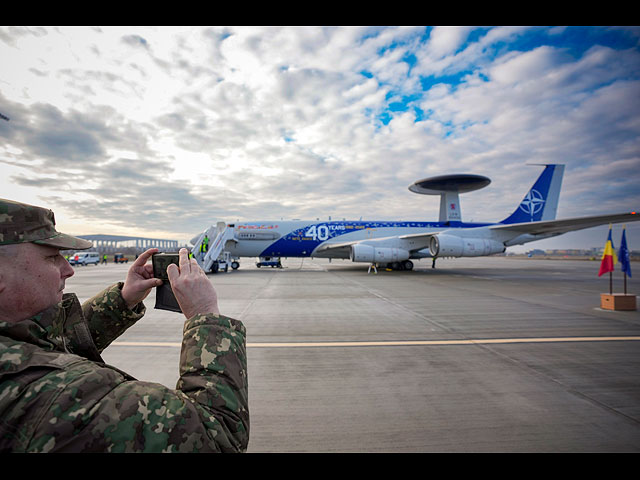 Самолеты NATO AWACS размещены в 200 км от границы Украины. Фоторепортаж