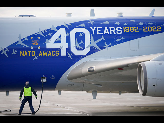 Самолеты NATO AWACS размещены в 200 км от границы Украины. Фоторепортаж