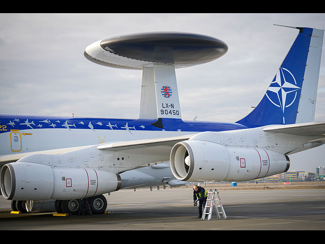 Самолеты NATO AWACS размещены в 200 км от границы Украины. Фоторепортаж