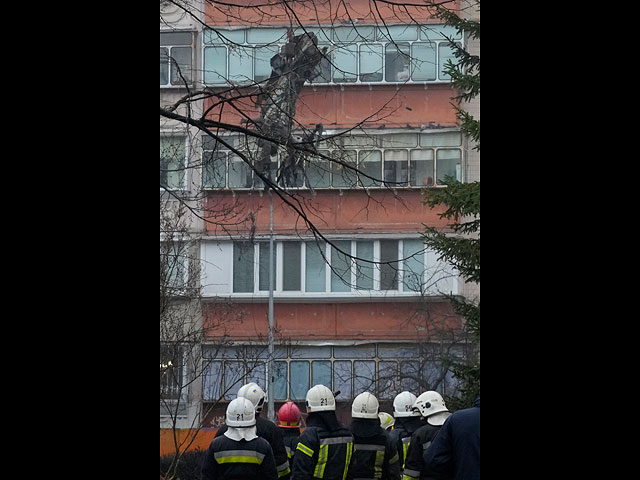 Последствия падения вертолета МВД Украины на детский сад в Броварах. Фоторепортаж