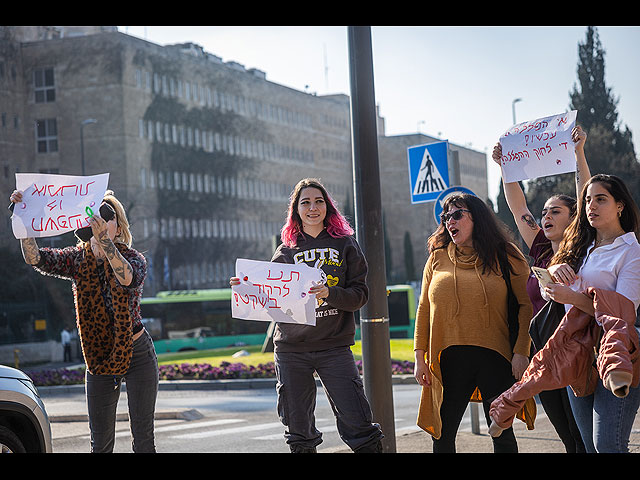 "Не мешайте мне танцевать": возле Кнессета прошла акция протеста стриптизерш