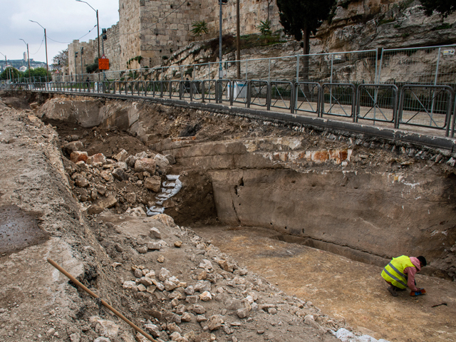 Новые находки в Старом городе Иерусалима: защитный ров времен Фатимидов и загадочная ладонь в скале