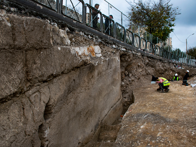 Новые находки в Старом городе Иерусалима: защитный ров времен Фатимидов и загадочная ладонь в скале