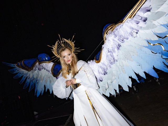 "Мисс Вселенная 2022": национальный костюм представительницы Украины – белый ангел с мечом