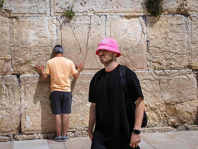 В Кнессет внесен законопроект о наказании в виде лишения свободы за "нескромную одежду" у Стены Плача