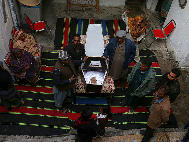 Теракт в мечети в Пакистане: не менее 100 погибших, в их числе десятки полицейских