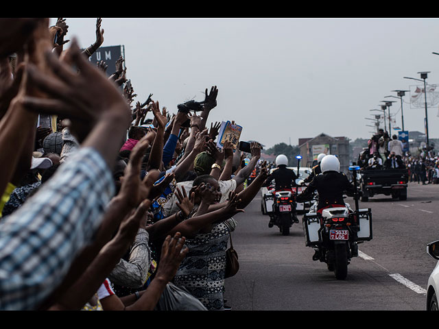Проповедь против нового рабства: Папа Римский прибыл в Африку. Фоторепортаж из Киншасы