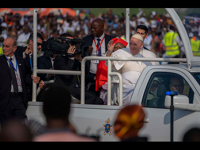 Проповедь против нового рабства: Папа Римский прибыл в Африку. Фоторепортаж из Киншасы