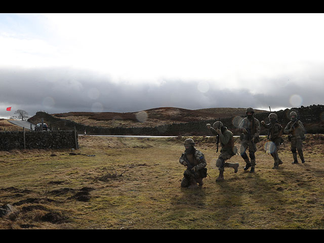 Украинские военные проходит армейскую подготовку в Англии. Фоторепортаж