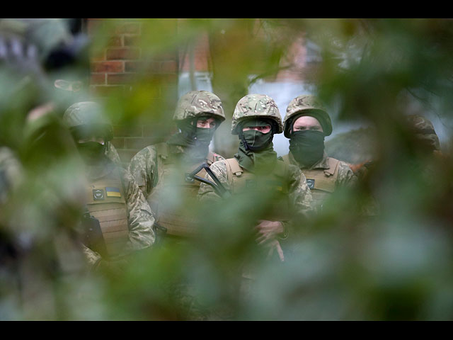 Украинские военные проходит армейскую подготовку в Англии. Фоторепортаж