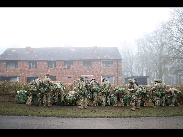 Украинские военные проходит армейскую подготовку в Англии. Фоторепортаж