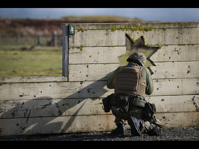 Украинские военные проходит армейскую подготовку в Англии. Фоторепортаж