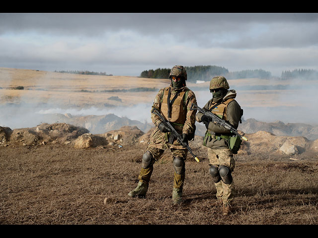 Украинские военные проходит армейскую подготовку в Англии. Фоторепортаж