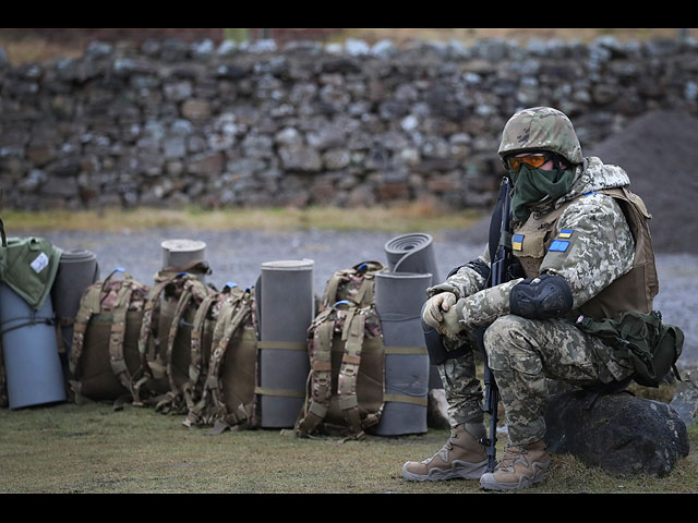 Украинские военные проходит армейскую подготовку в Англии. Фоторепортаж