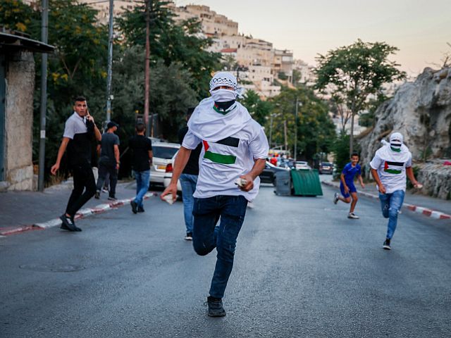 Беспорядки в арабских кварталах Иерусалима, полиция работает над разблокированием районов