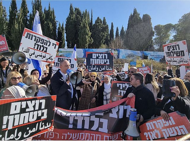 Жители Лода вышли на демонстрацию против бездействия властей в борьбе с преступностью