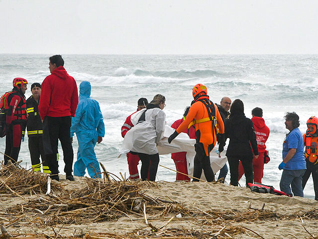 Крушение у берегов Италии: число жертв может достигнуть 100 человек