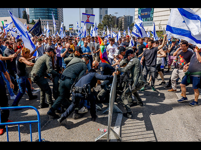 Акция протеста в Тель-Авиве: столкновения на шоссе Аялон. Фоторепортаж