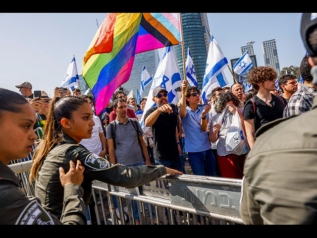 Акция протеста в Тель-Авиве: столкновения на шоссе Аялон. Фоторепортаж