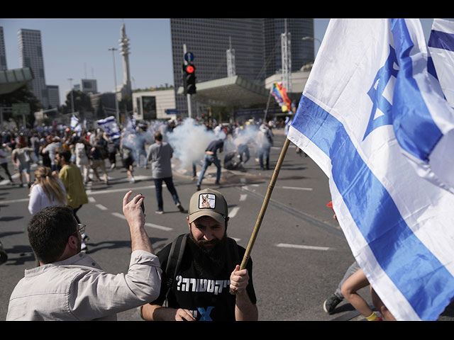 Акция протеста в Тель-Авиве: столкновения на шоссе Аялон. Фоторепортаж