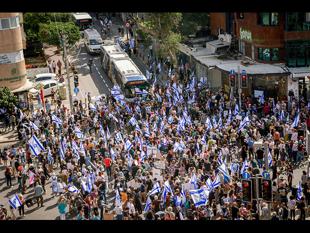 Акция протеста в Тель-Авиве: столкновения на шоссе Аялон. Фоторепортаж