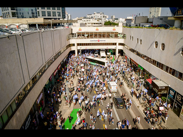 Акция протеста в Тель-Авиве: столкновения на шоссе Аялон. Фоторепортаж