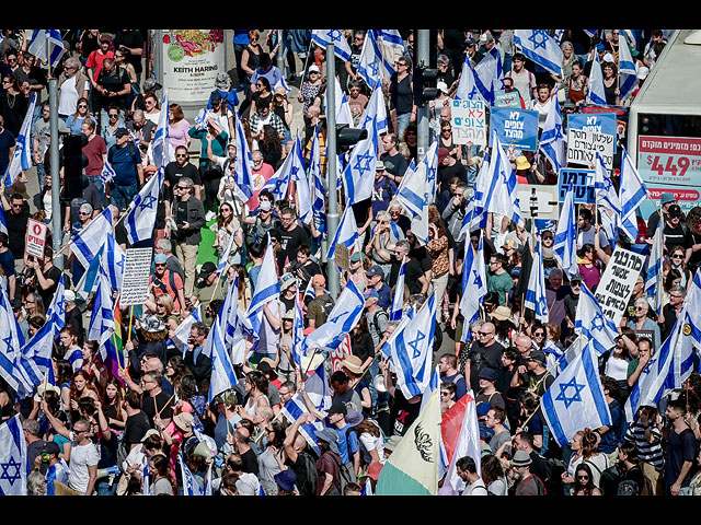 Акция протеста в Тель-Авиве: столкновения на шоссе Аялон. Фоторепортаж