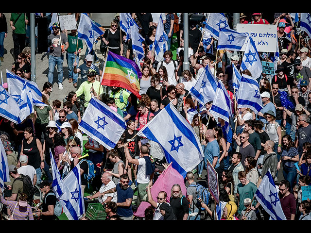 Акция протеста в Тель-Авиве: столкновения на шоссе Аялон. Фоторепортаж