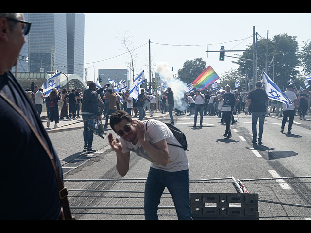 Акция протеста в Тель-Авиве: столкновения на шоссе Аялон. Фоторепортаж