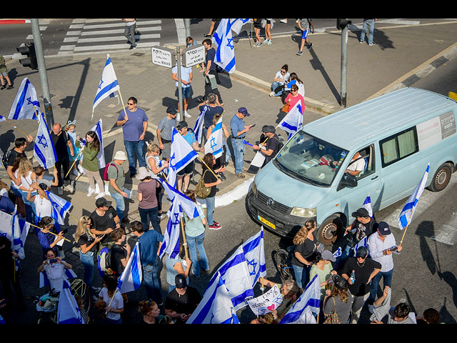 Акция протеста в Тель-Авиве: столкновения на шоссе Аялон. Фоторепортаж
