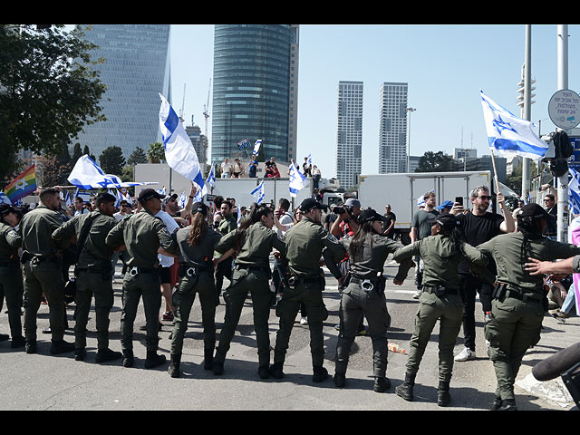 Акция протеста в Тель-Авиве: столкновения на шоссе Аялон. Фоторепортаж