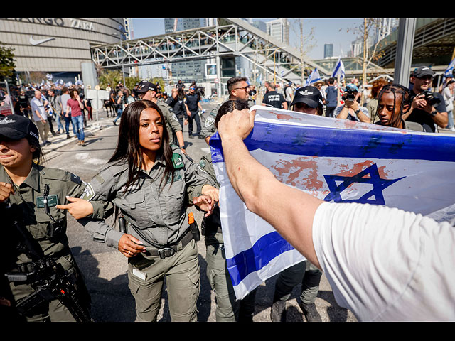 Акция протеста в Тель-Авиве: столкновения на шоссе Аялон. Фоторепортаж