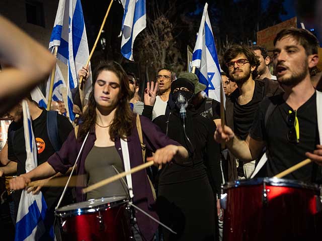 После обращения Нетаниягу сотни демонстрантов вернулись к его резиденции