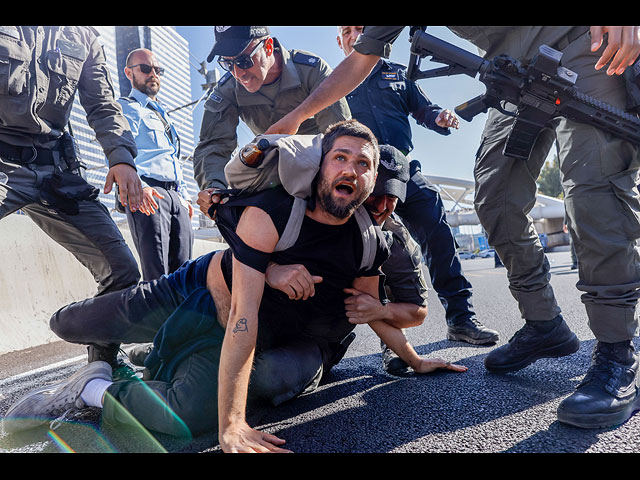 День протеста и помех: блокированные "Бен-Гурион" и "Аялон". Фоторепортаж