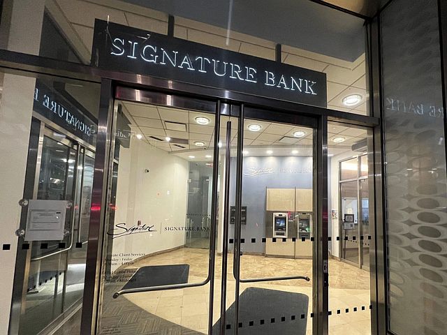 В Нью-Йорке закрыт Signature Bank, который был популярен среди владельцев криптовалют